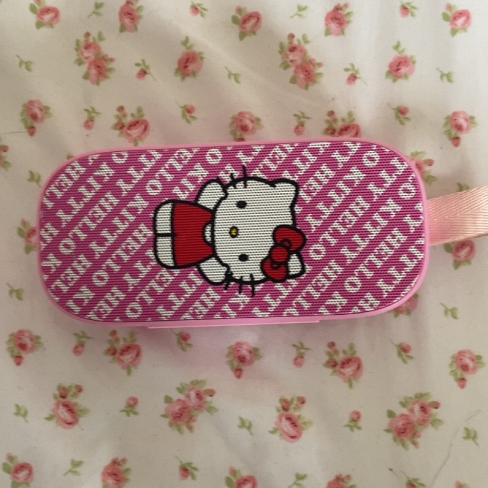 Hello Kitty Pink speaker